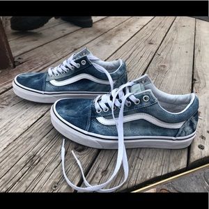 Size 8 in women’s vans in very good condition
